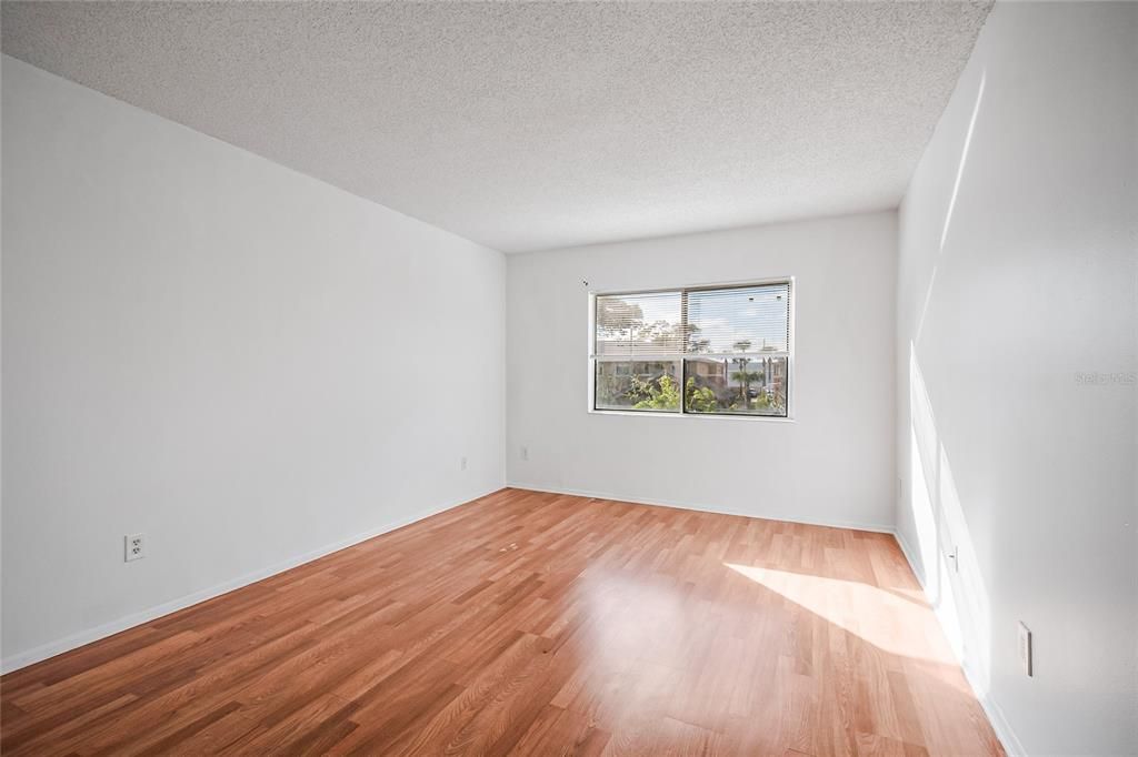 出租: $1,600 (2 贝兹, 2 浴室, 1126 平方英尺)