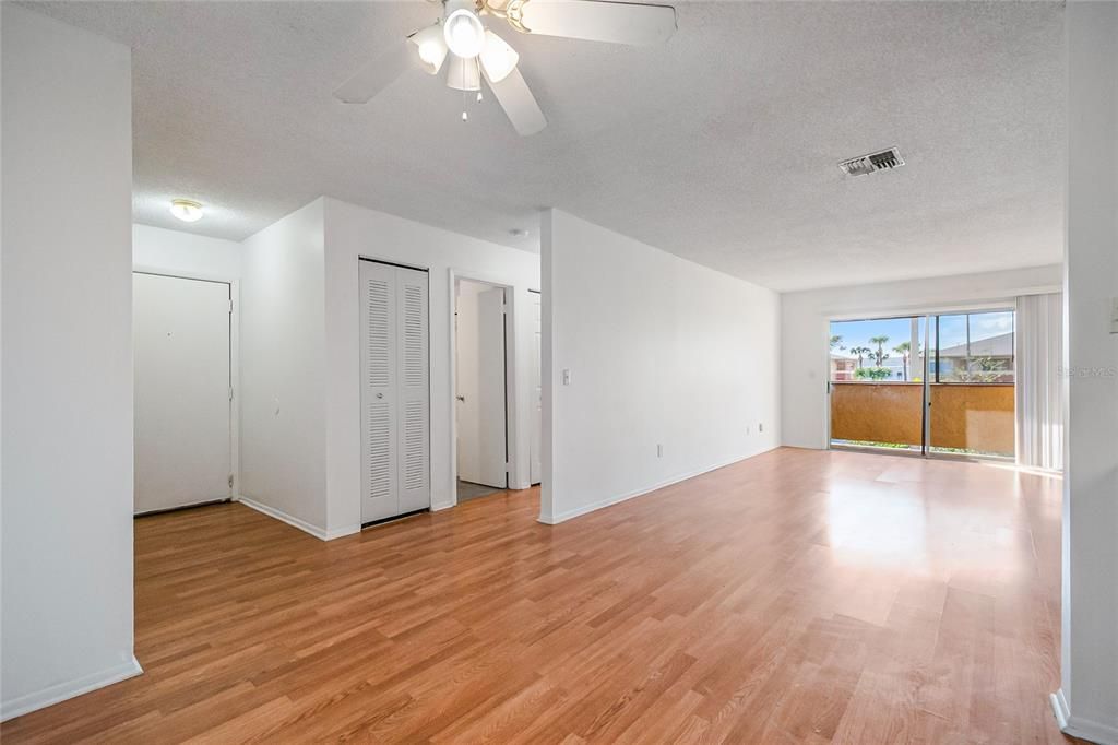 出租: $1,600 (2 贝兹, 2 浴室, 1126 平方英尺)