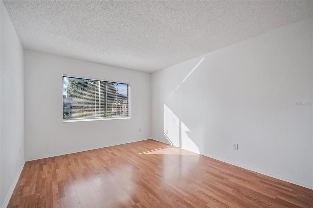 出租: $1,600 (2 贝兹, 2 浴室, 1126 平方英尺)