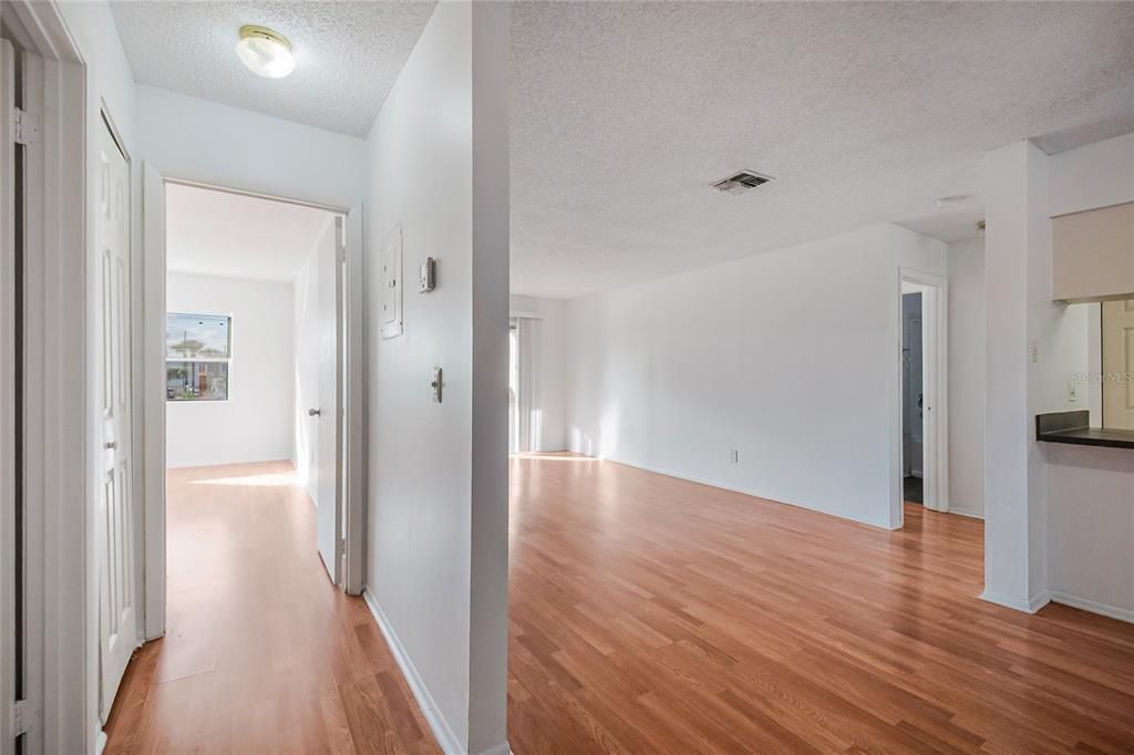 出租: $1,600 (2 贝兹, 2 浴室, 1126 平方英尺)