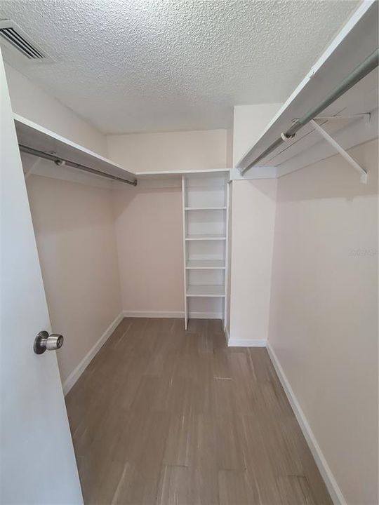 В аренду: $1,350 (1 спален, 1 ванн, 607 Квадратных фут)