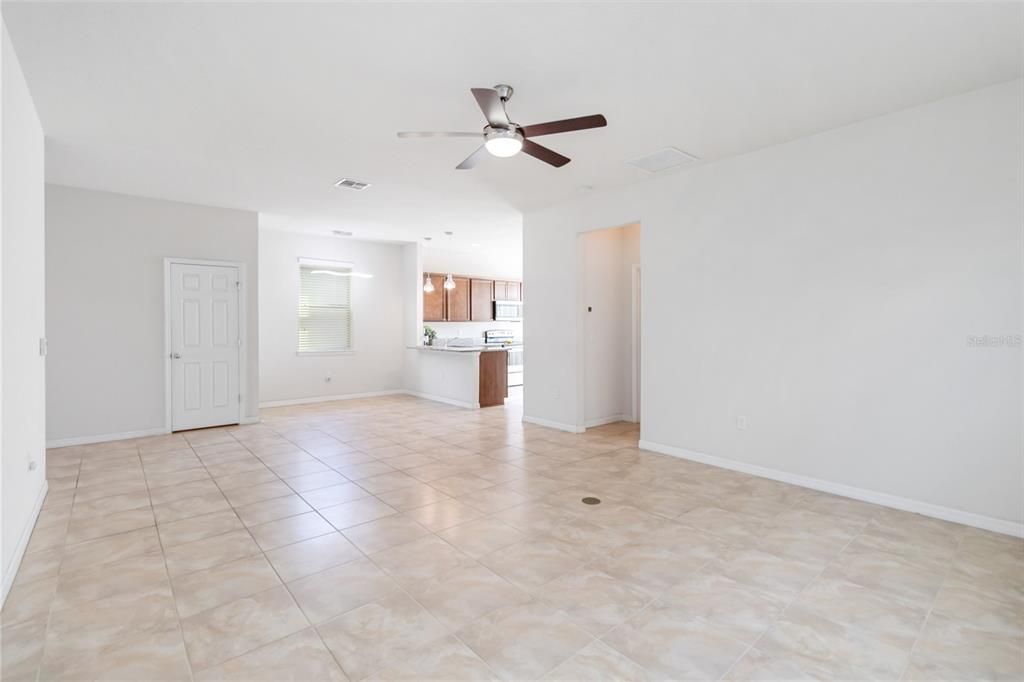 For Sale: $430,000 (4 beds, 3 baths, 2128 Square Feet)