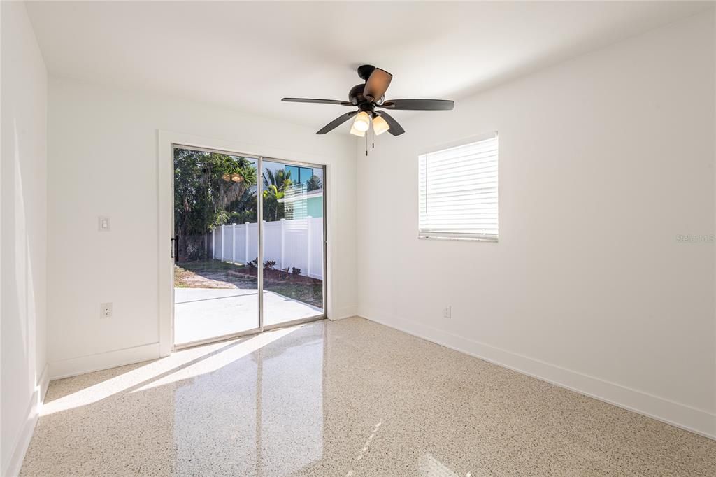 出租: $4,990 (3 贝兹, 2 浴室, 1224 平方英尺)