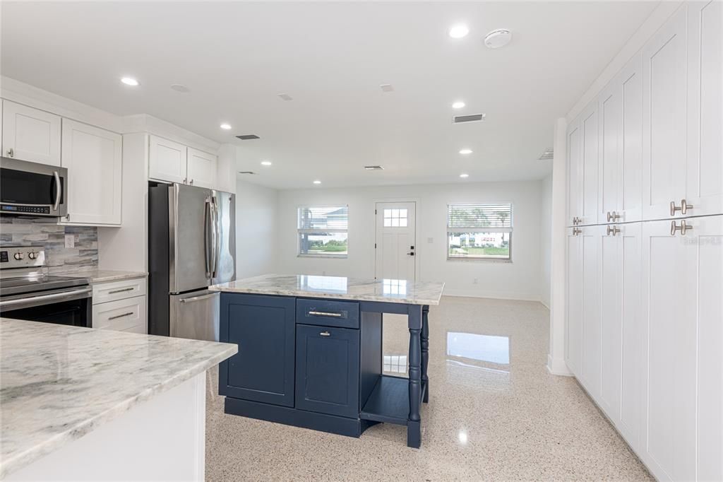 出租: $4,990 (3 贝兹, 2 浴室, 1224 平方英尺)