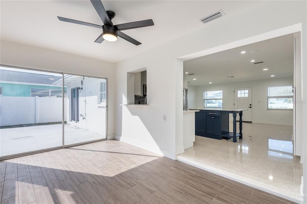 出租: $4,990 (3 贝兹, 2 浴室, 1224 平方英尺)