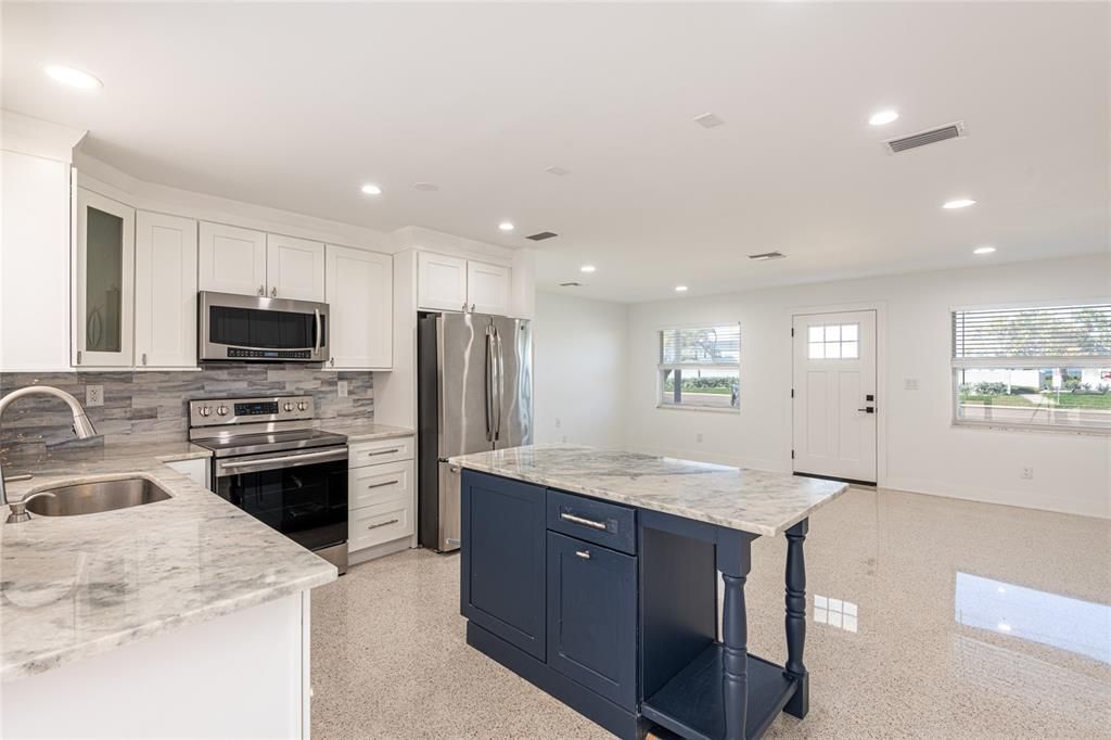 出租: $4,990 (3 贝兹, 2 浴室, 1224 平方英尺)