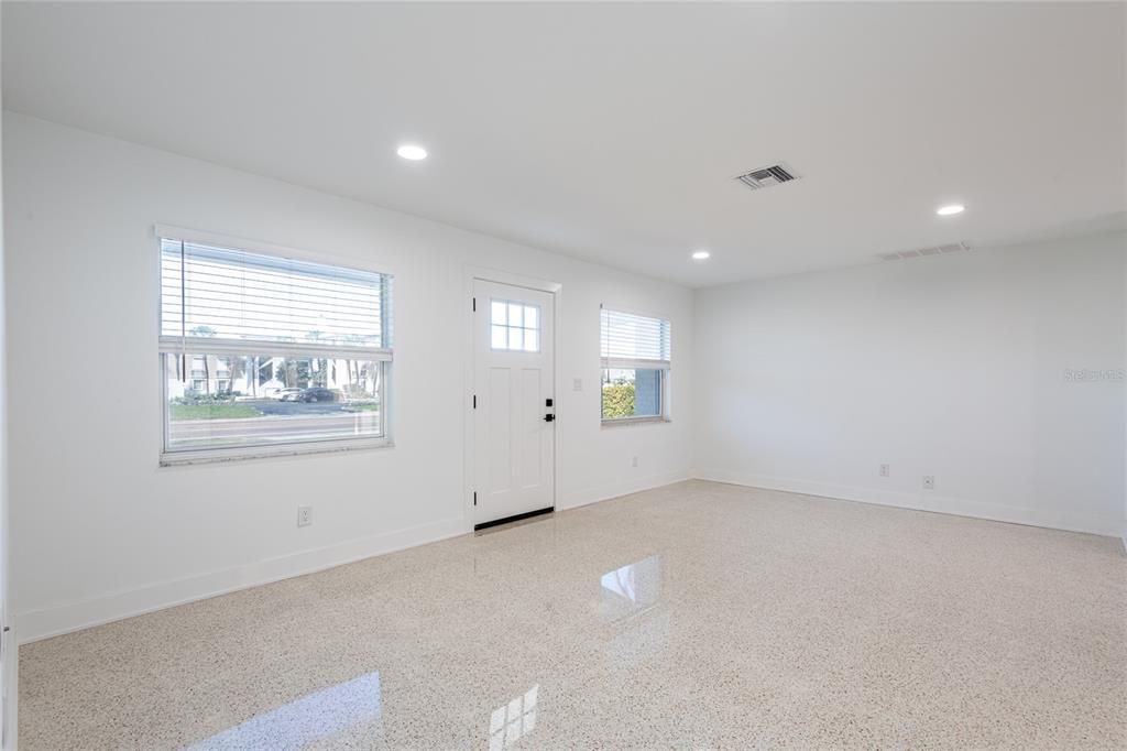 出租: $4,990 (3 贝兹, 2 浴室, 1224 平方英尺)