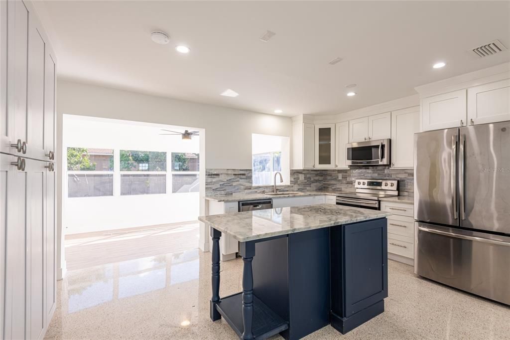 出租: $4,990 (3 贝兹, 2 浴室, 1224 平方英尺)