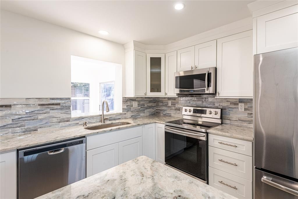 出租: $4,990 (3 贝兹, 2 浴室, 1224 平方英尺)