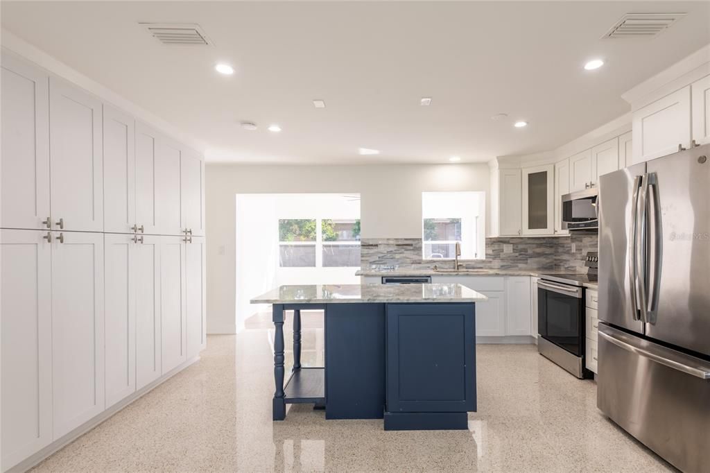 出租: $4,990 (3 贝兹, 2 浴室, 1224 平方英尺)