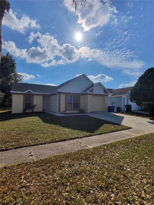 For Rent: $1,650 (3 beds, 2 baths, 1244 Square Feet)