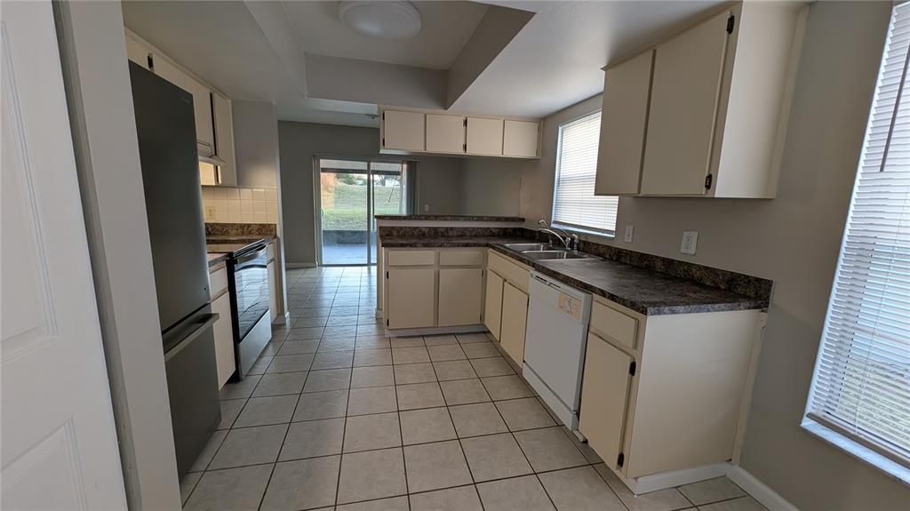 For Rent: $1,650 (3 beds, 2 baths, 1244 Square Feet)