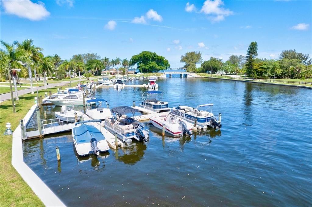 待售: $339,000 (0.25 acres)