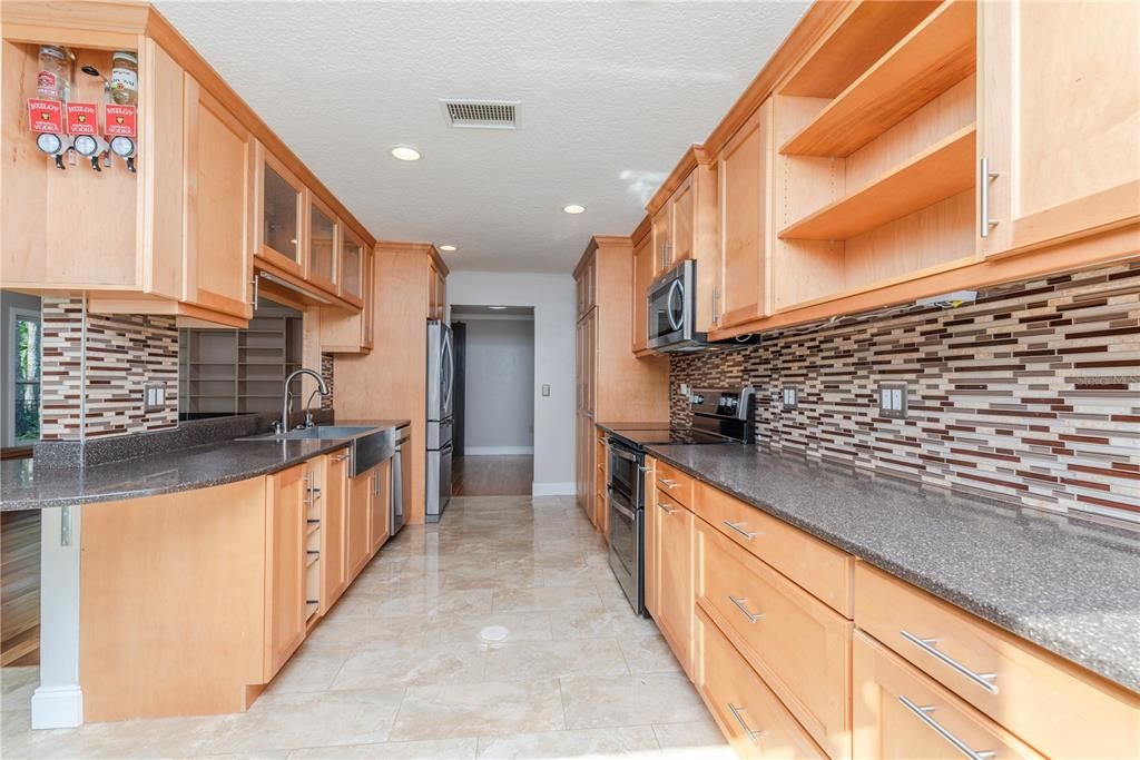 For Sale: $454,900 (2 beds, 2 baths, 1751 Square Feet)