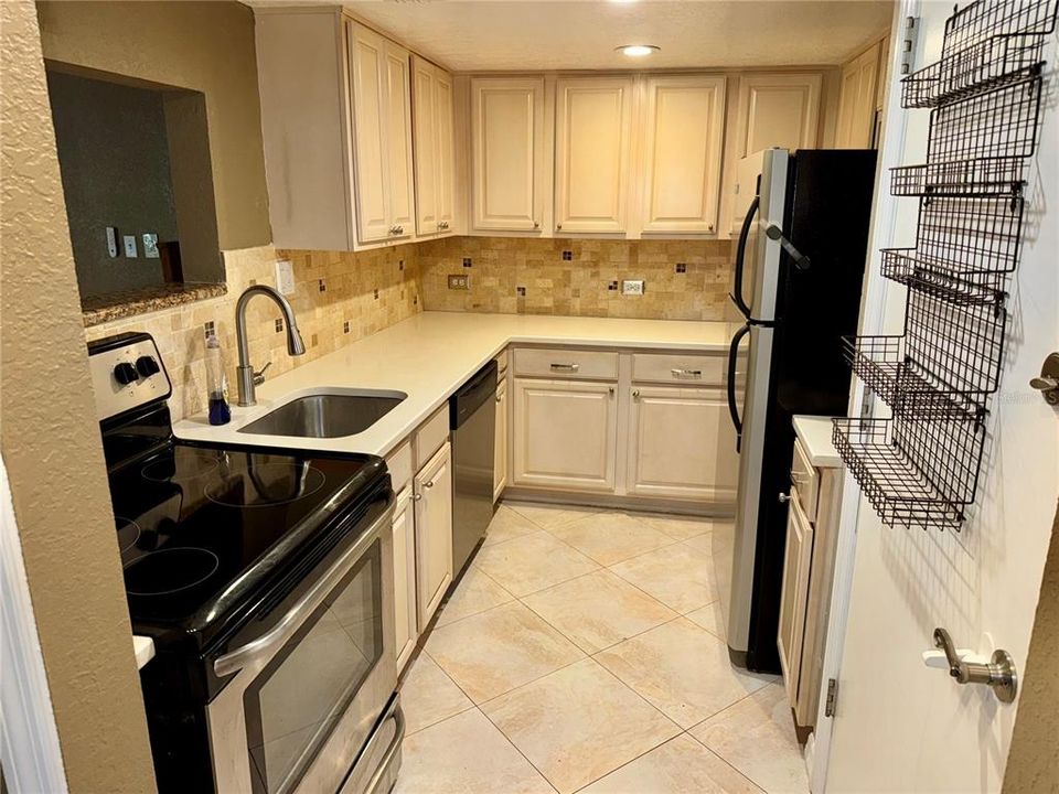 For Rent: $1,925 (2 beds, 2 baths, 1216 Square Feet)