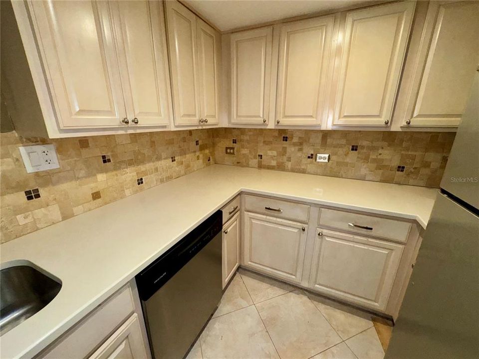 For Rent: $1,925 (2 beds, 2 baths, 1216 Square Feet)