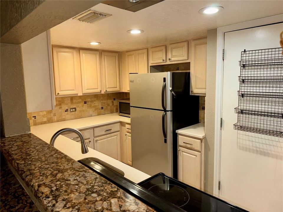 For Rent: $1,925 (2 beds, 2 baths, 1216 Square Feet)