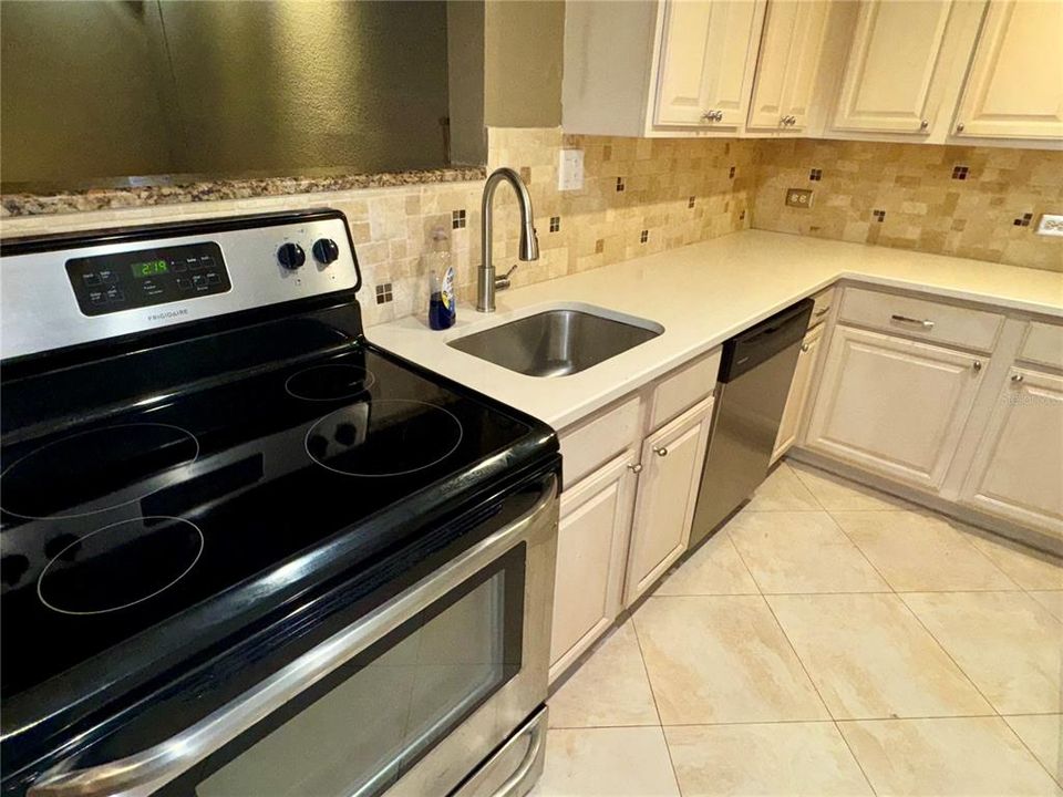 For Rent: $1,925 (2 beds, 2 baths, 1216 Square Feet)