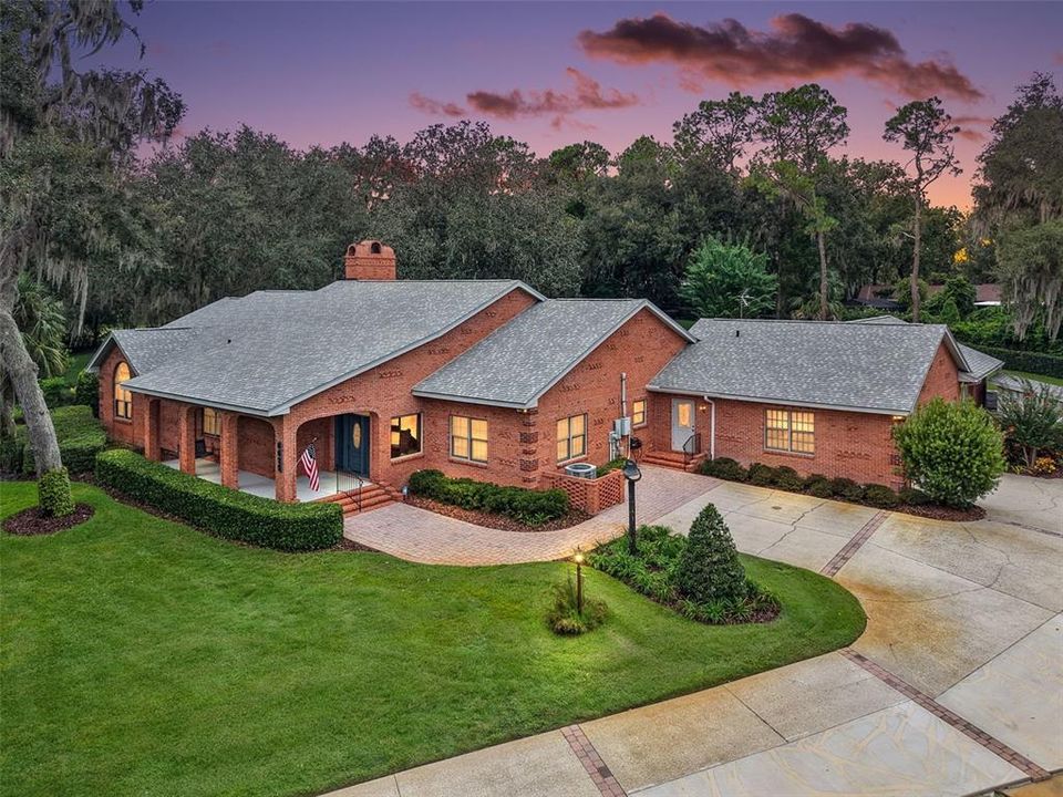 En Venta: $969,000 (3 camas, 2 baños, 4451 Pies cuadrados)