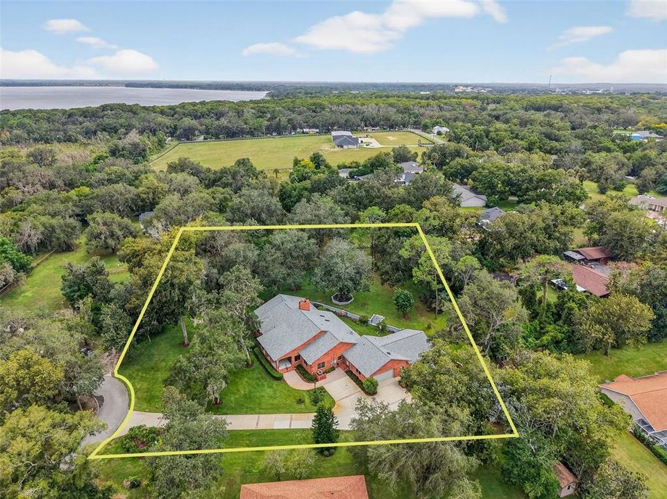 En Venta: $969,000 (3 camas, 2 baños, 4451 Pies cuadrados)