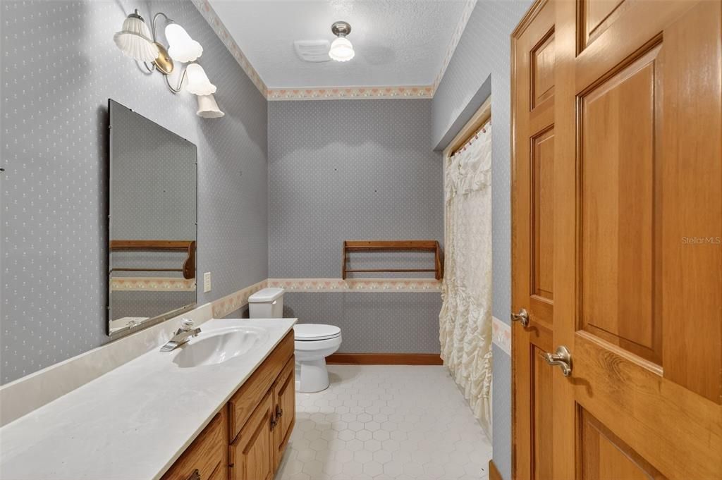 En Venta: $969,000 (3 camas, 2 baños, 4451 Pies cuadrados)