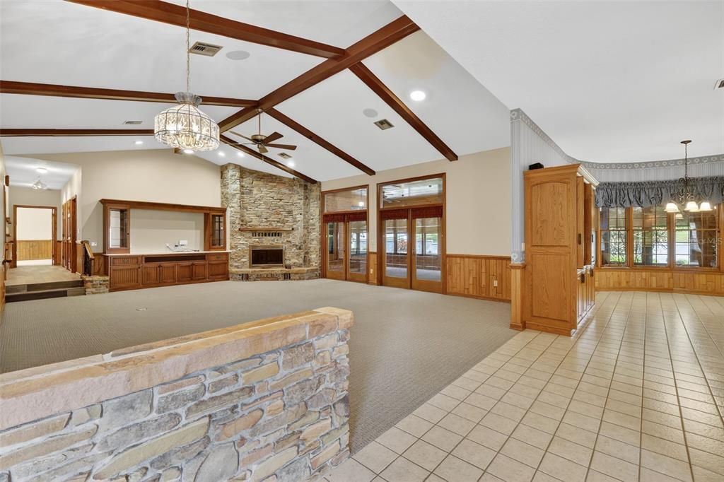 En Venta: $969,000 (3 camas, 2 baños, 4451 Pies cuadrados)