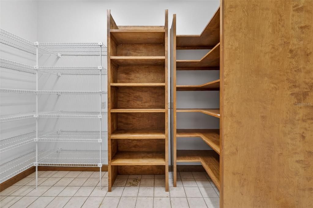 En Venta: $969,000 (3 camas, 2 baños, 4451 Pies cuadrados)