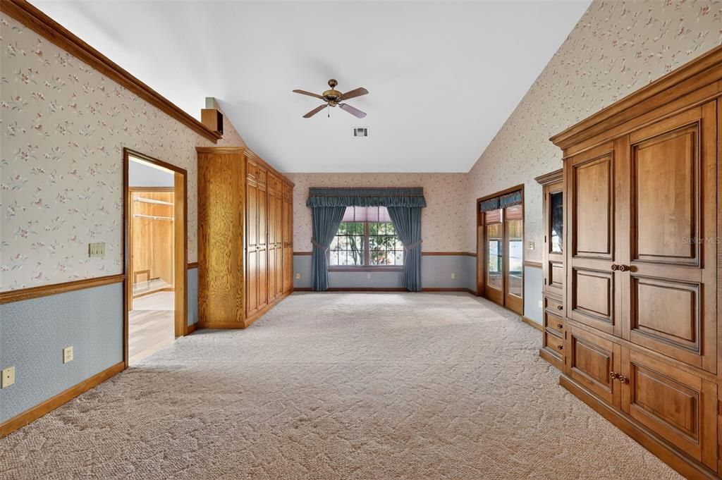 En Venta: $969,000 (3 camas, 2 baños, 4451 Pies cuadrados)