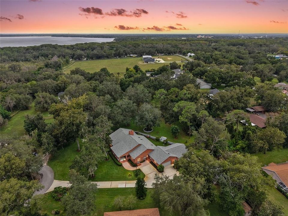 En Venta: $969,000 (3 camas, 2 baños, 4451 Pies cuadrados)