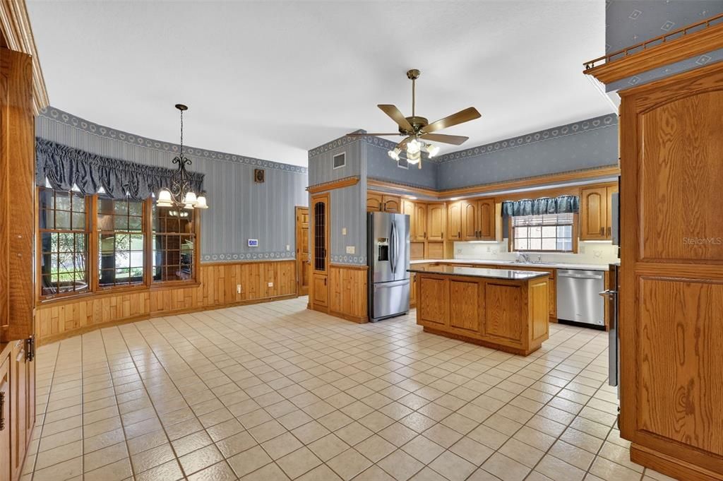 En Venta: $969,000 (3 camas, 2 baños, 4451 Pies cuadrados)