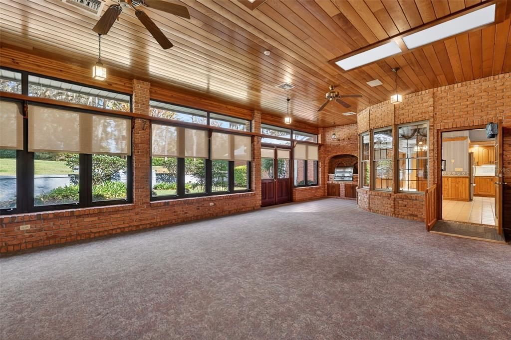 En Venta: $969,000 (3 camas, 2 baños, 4451 Pies cuadrados)