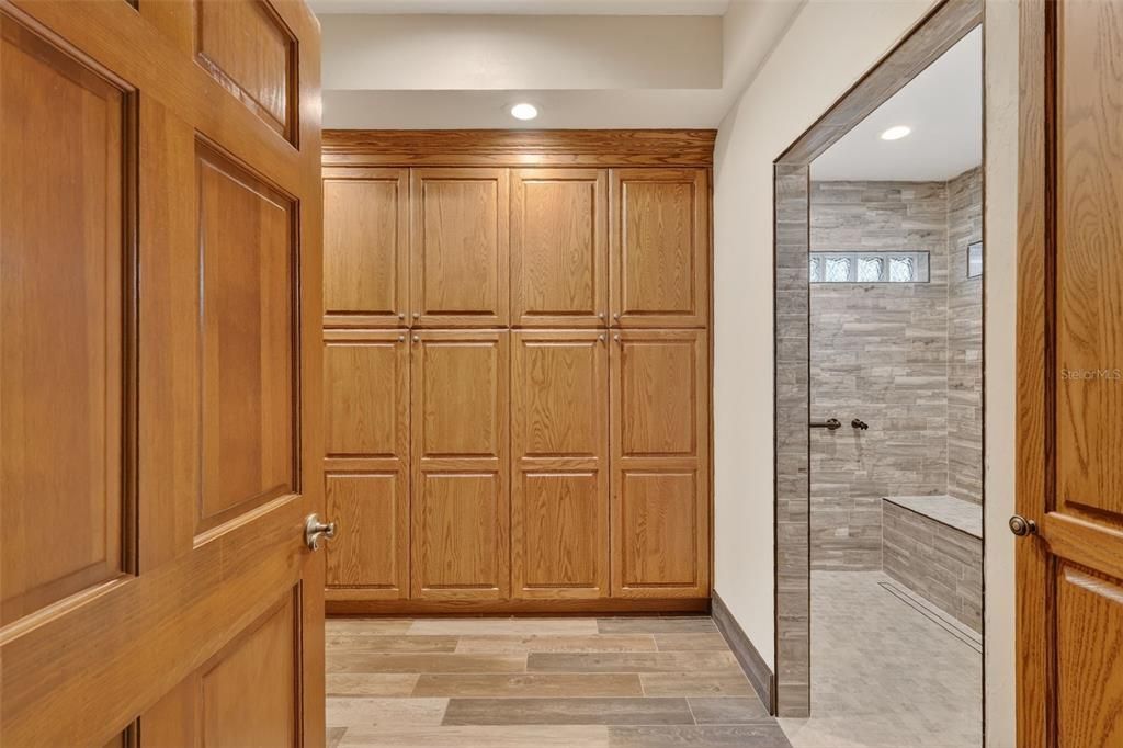 En Venta: $969,000 (3 camas, 2 baños, 4451 Pies cuadrados)