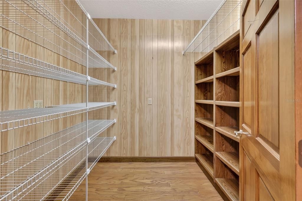 En Venta: $969,000 (3 camas, 2 baños, 4451 Pies cuadrados)