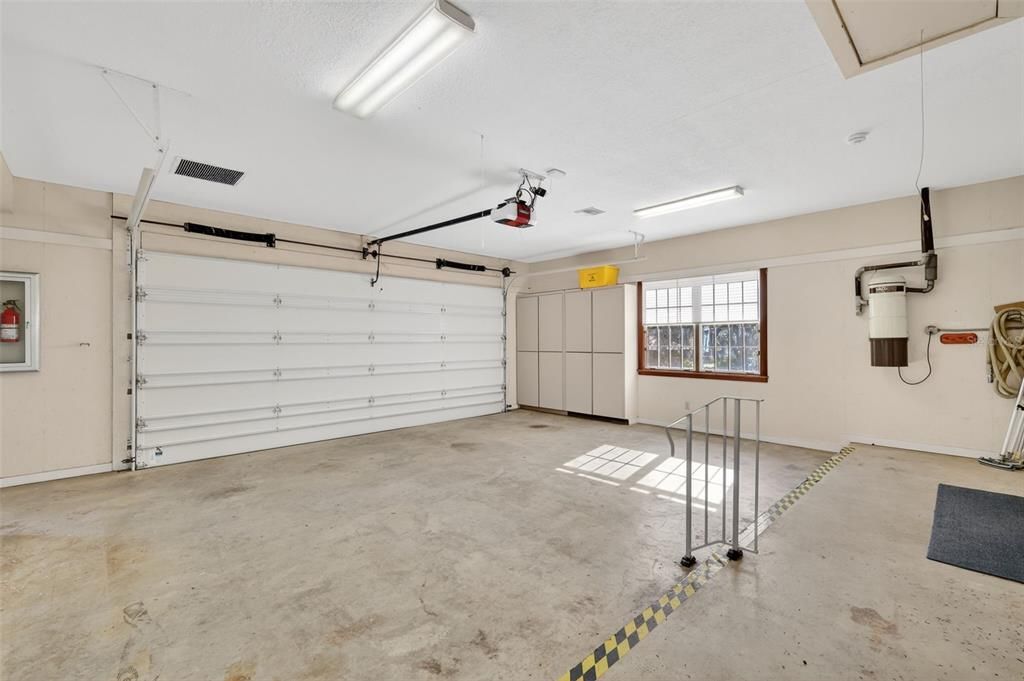 En Venta: $969,000 (3 camas, 2 baños, 4451 Pies cuadrados)