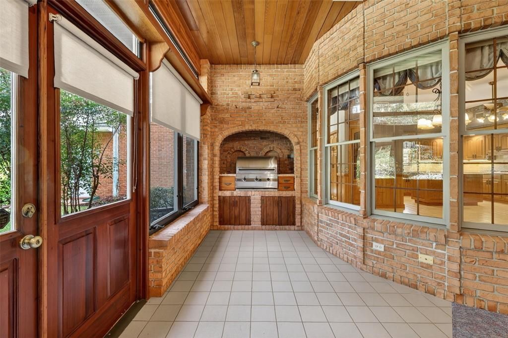 En Venta: $969,000 (3 camas, 2 baños, 4451 Pies cuadrados)