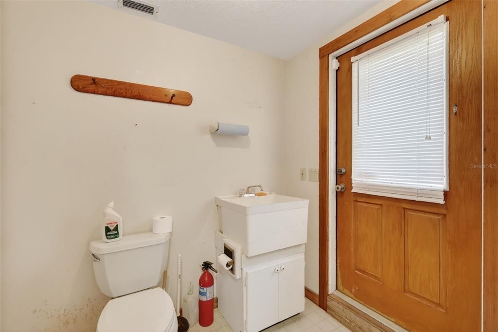 En Venta: $969,000 (3 camas, 2 baños, 4451 Pies cuadrados)