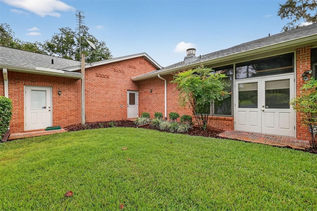 En Venta: $969,000 (3 camas, 2 baños, 4451 Pies cuadrados)