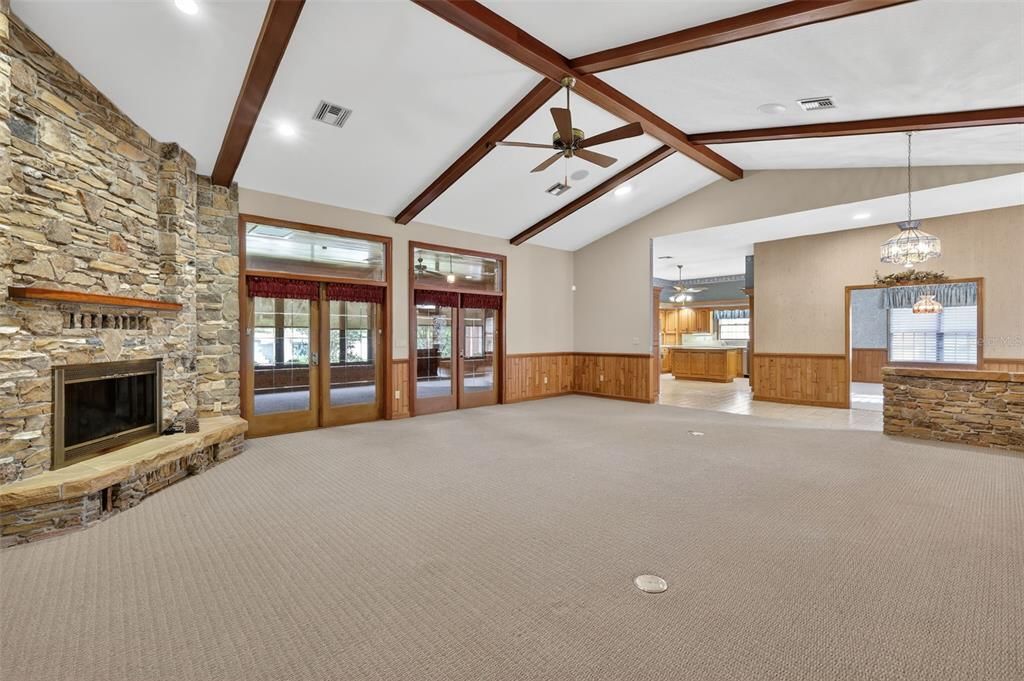 En Venta: $969,000 (3 camas, 2 baños, 4451 Pies cuadrados)