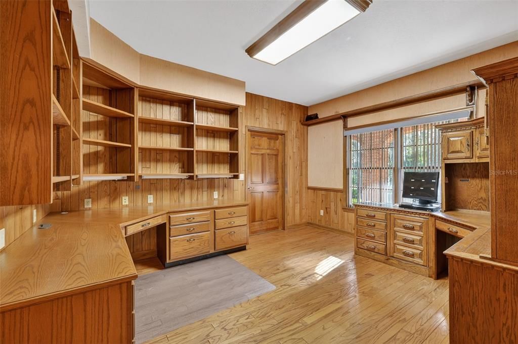 En Venta: $969,000 (3 camas, 2 baños, 4451 Pies cuadrados)