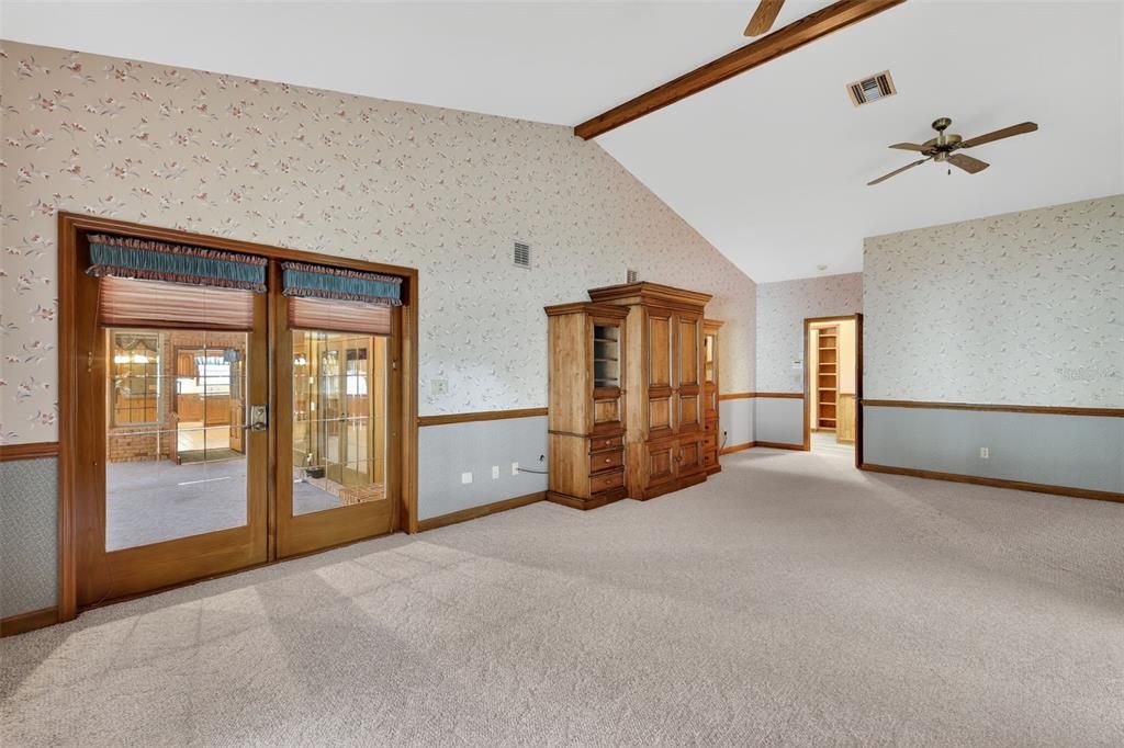 En Venta: $969,000 (3 camas, 2 baños, 4451 Pies cuadrados)