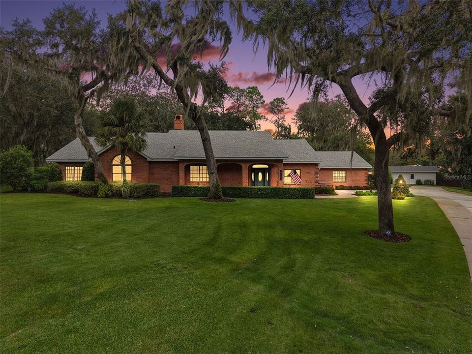 En Venta: $969,000 (3 camas, 2 baños, 4451 Pies cuadrados)