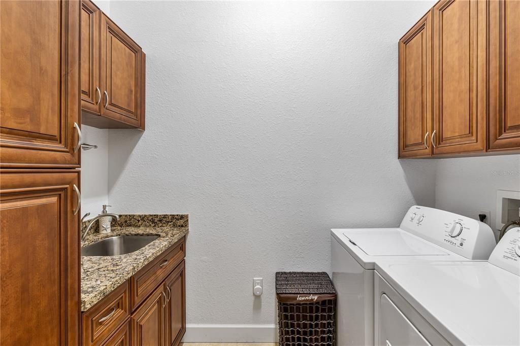 For Sale: $679,900 (3 beds, 2 baths, 2106 Square Feet)