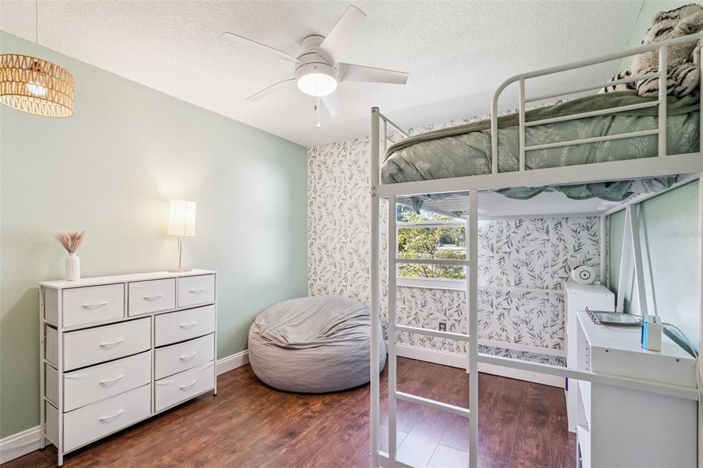 На продажу: $449,000 (4 спален, 2 ванн, 1812 Квадратных фут)