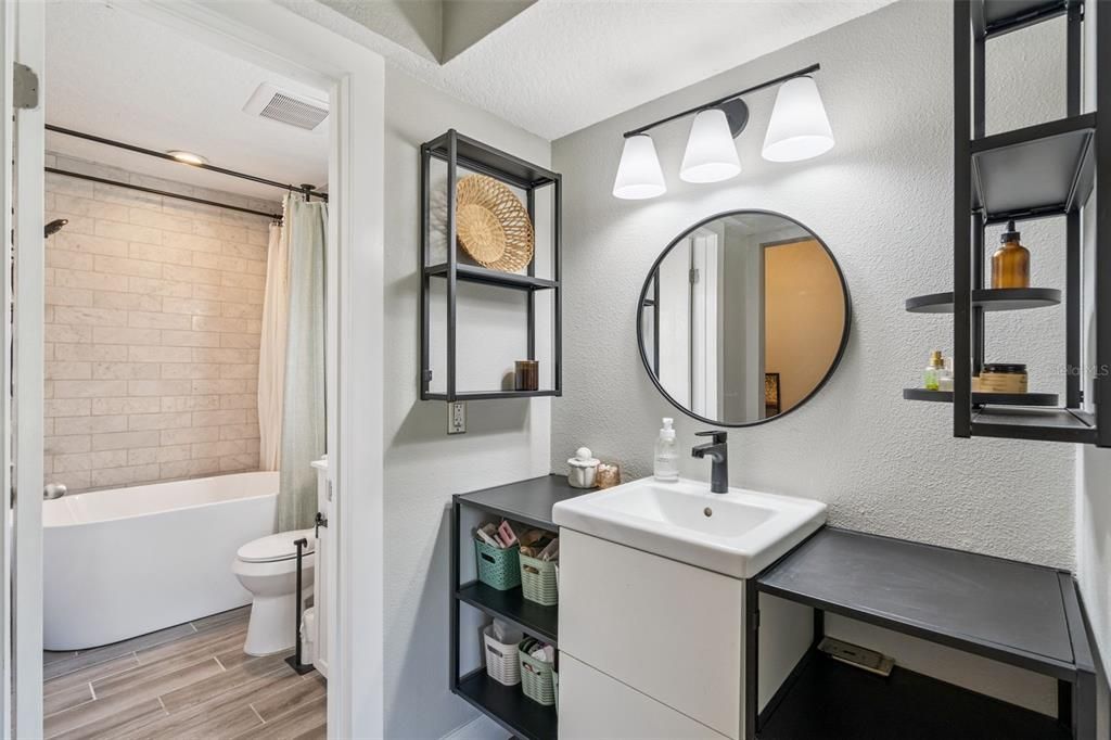 На продажу: $449,000 (4 спален, 2 ванн, 1812 Квадратных фут)