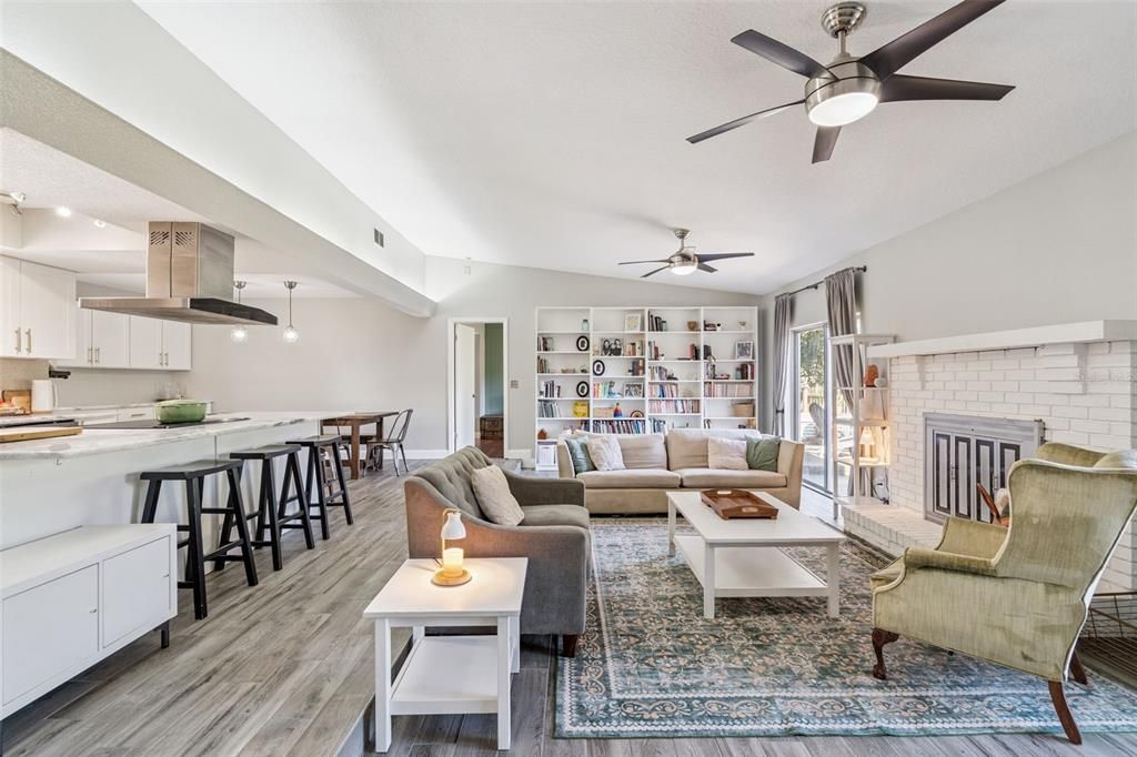 На продажу: $449,000 (4 спален, 2 ванн, 1812 Квадратных фут)