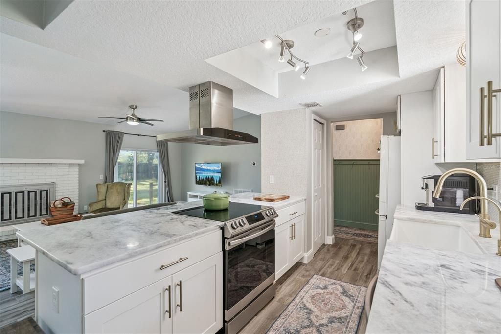 На продажу: $449,000 (4 спален, 2 ванн, 1812 Квадратных фут)