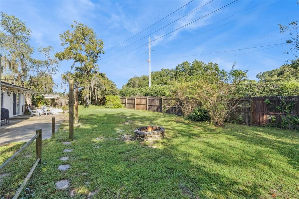 На продажу: $449,000 (4 спален, 2 ванн, 1812 Квадратных фут)