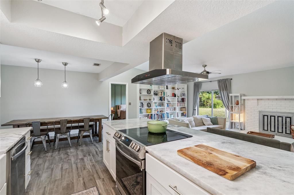 На продажу: $449,000 (4 спален, 2 ванн, 1812 Квадратных фут)