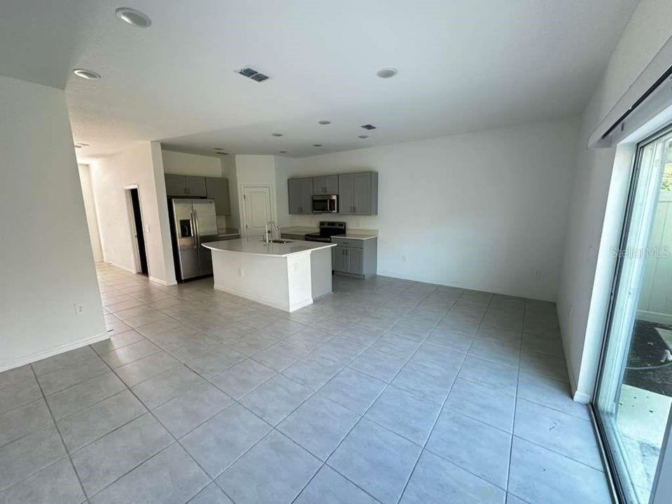 В аренду: $1,850 (3 спален, 2 ванн, 1407 Квадратных фут)