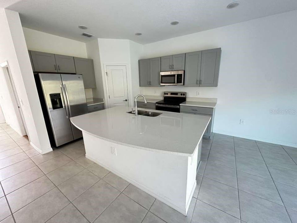 В аренду: $1,850 (3 спален, 2 ванн, 1407 Квадратных фут)